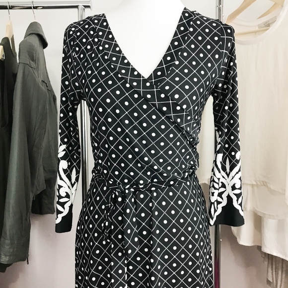 TUA Size Small Faux Wrap 3/4 Sleeve V-neck Dress - Picture 3 of 8